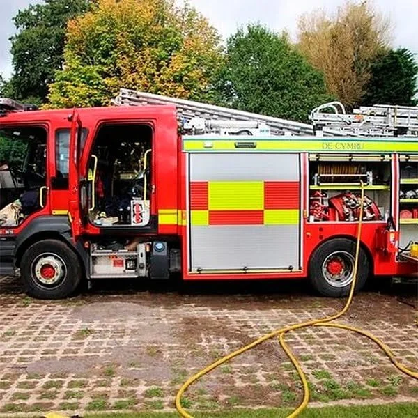¿Cuál es el equipamiento de un coche de bomberos?