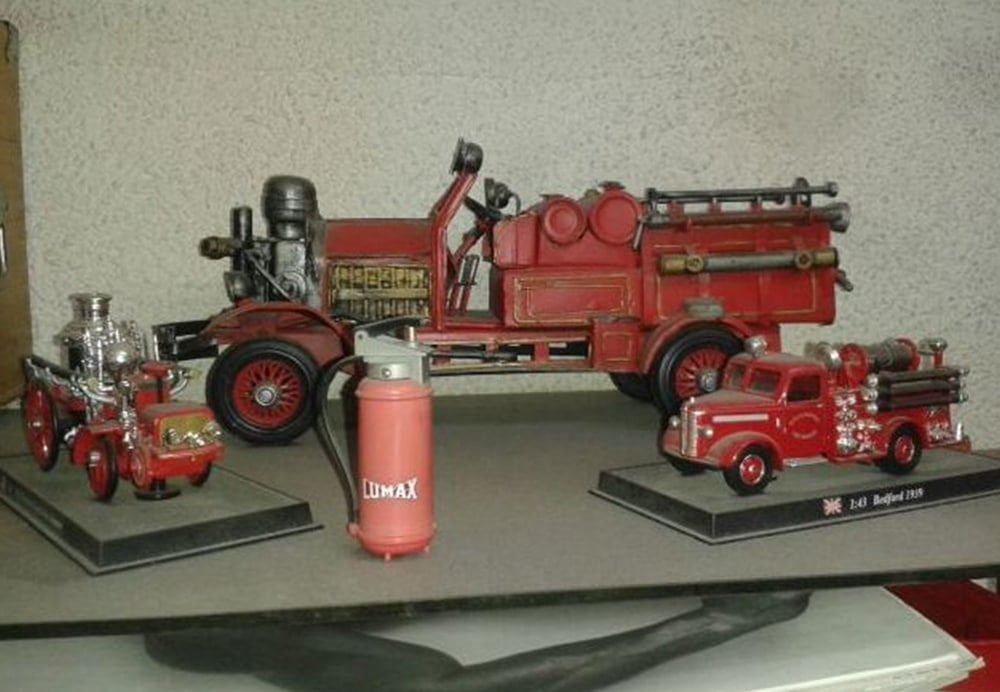 Maquetas de vehículos de bomberos antiguos